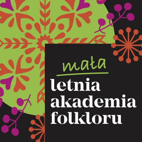 mała letnia Grafika promująca wydarzenie "Mała letnia akademia folkloru". Wzornictwo ludowe w kolorach zielonym, pomarańczowym i fioletowym oraz nazwa inicjatywy w czarnym kwadracie w prawym dolnym rogu.